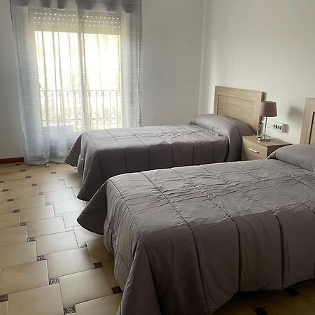 Apartamentos Leonor Баэса Экстерьер фото