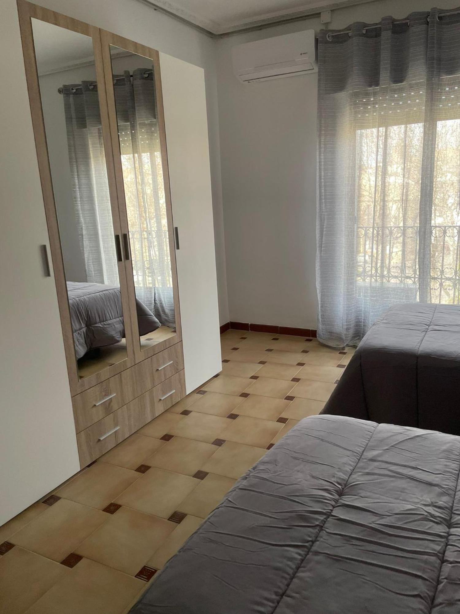 Apartamentos Leonor Баэса Экстерьер фото
