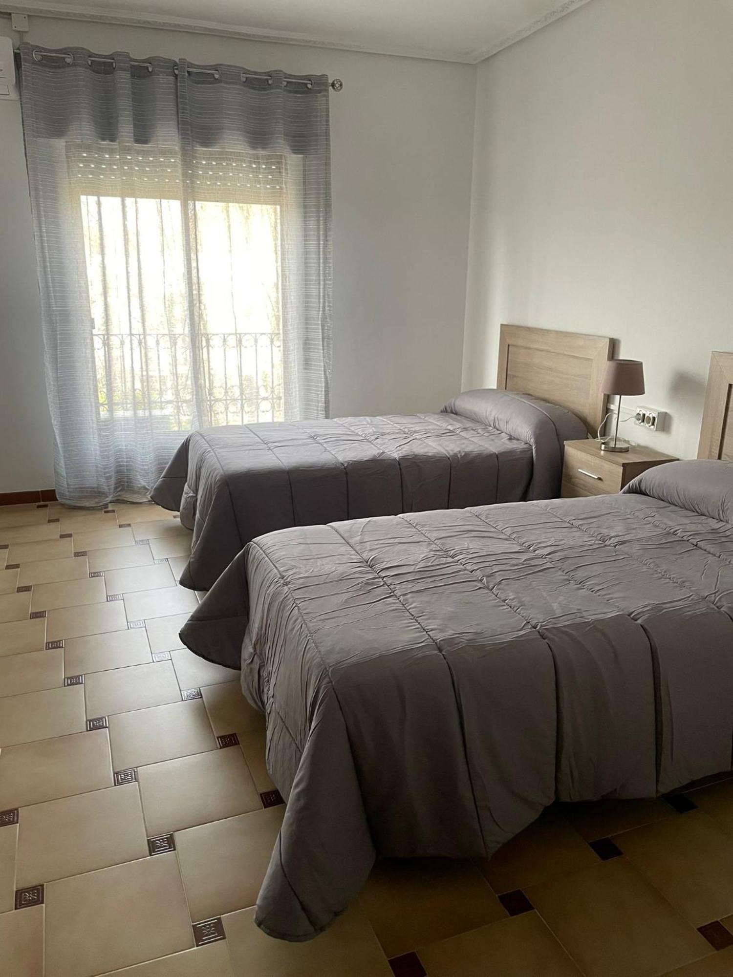 Apartamentos Leonor Баэса Экстерьер фото